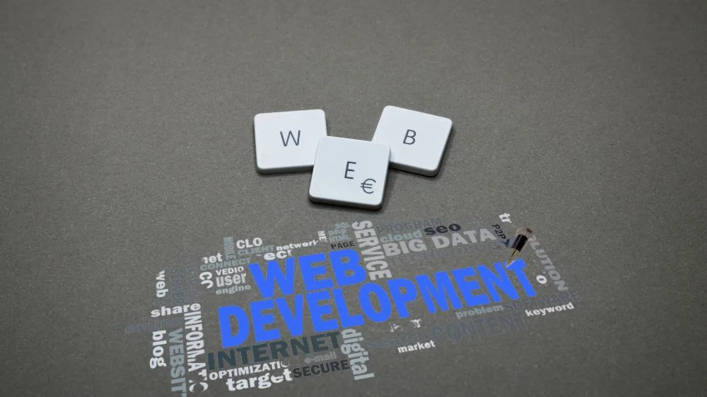 تصميم وتطوير المواقع الإلكترونية والمتاجر